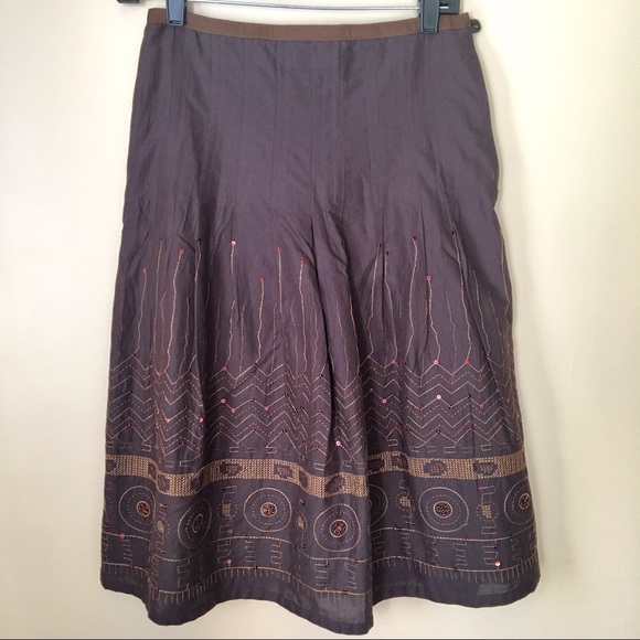 Jake’s Embroidered sequin skirt - Picture 2 of 6